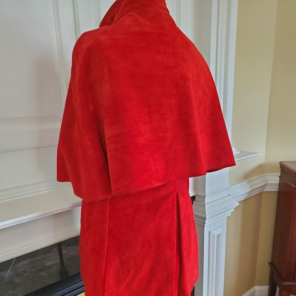 VINTAGE RED CAPE VEST - Picture 9 of 13
